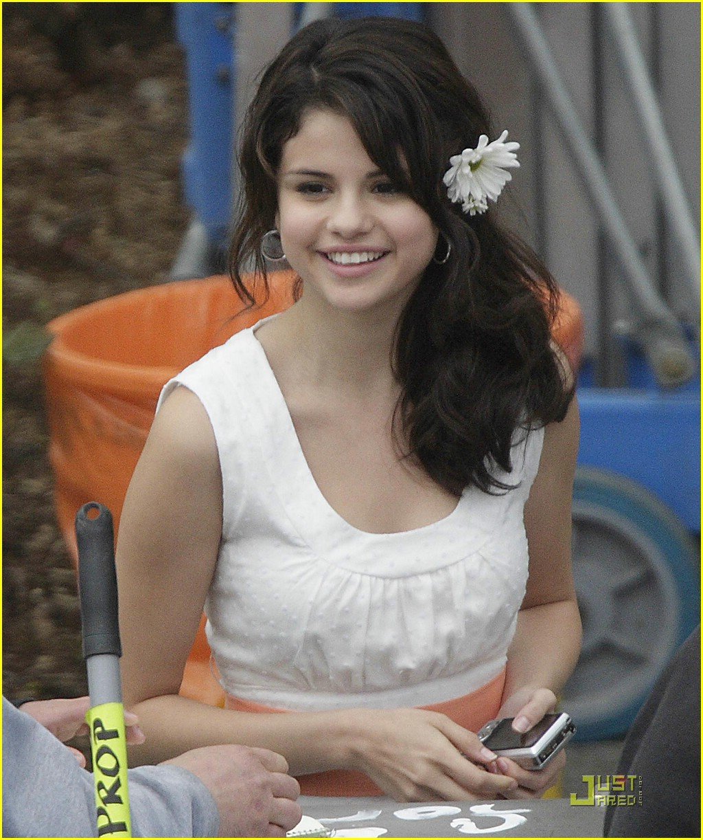 Selena Gomez: White Dress Wonderful: Photo 153821 | Joey King, Selena Gomez  Pictures | Just Jared Jr.