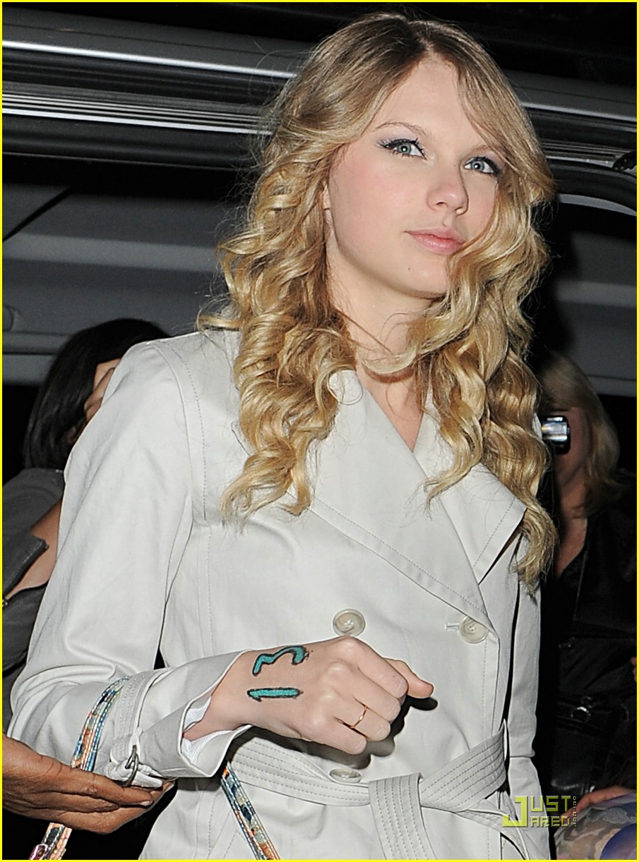 taylor swift lucky number 08