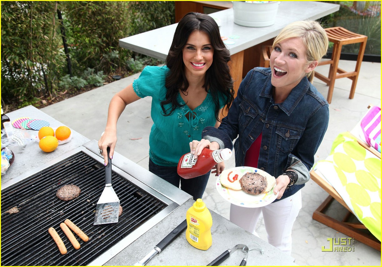 brittany snow bbq beauty 01
