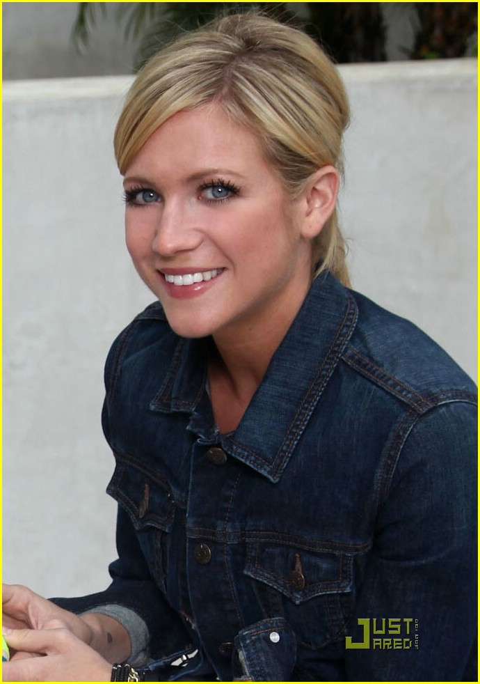 brittany snow bbq beauty 06