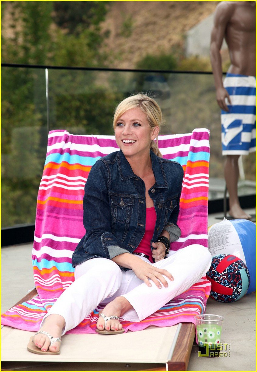 brittany snow bbq beauty 08
