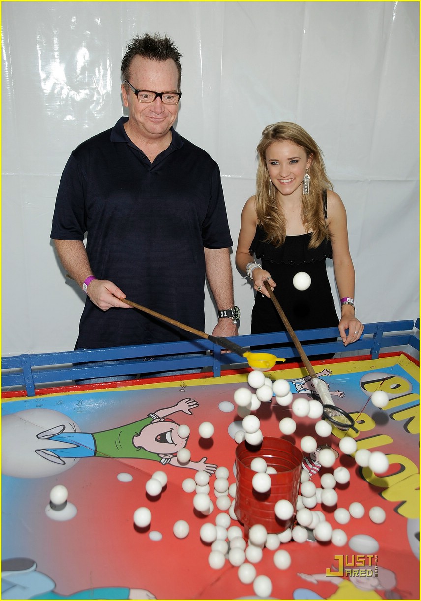 emily osment tom arnold heroes 07