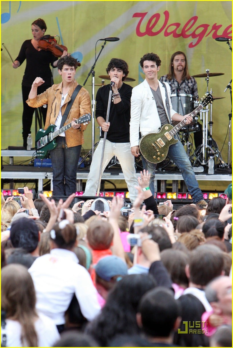 jonas brothers central park party 05