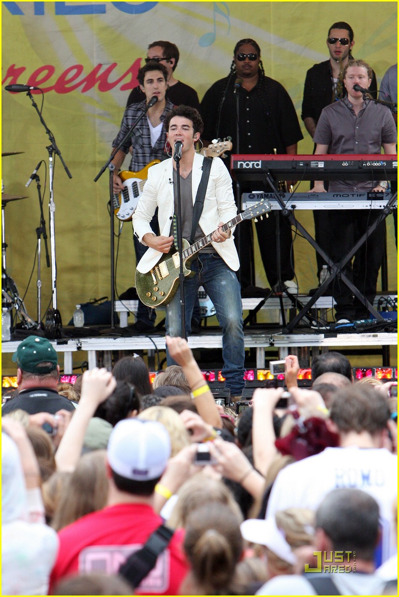 jonas brothers central park party 06