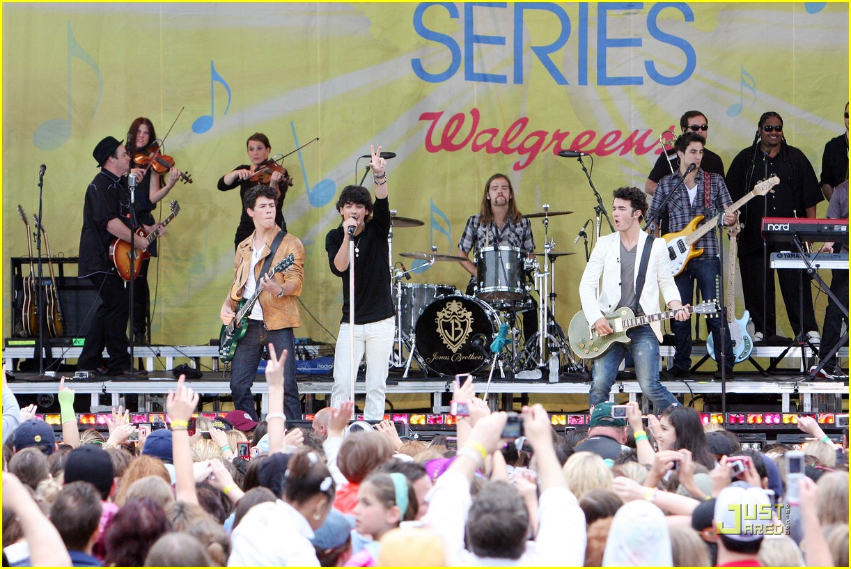 jonas brothers central park party 08
