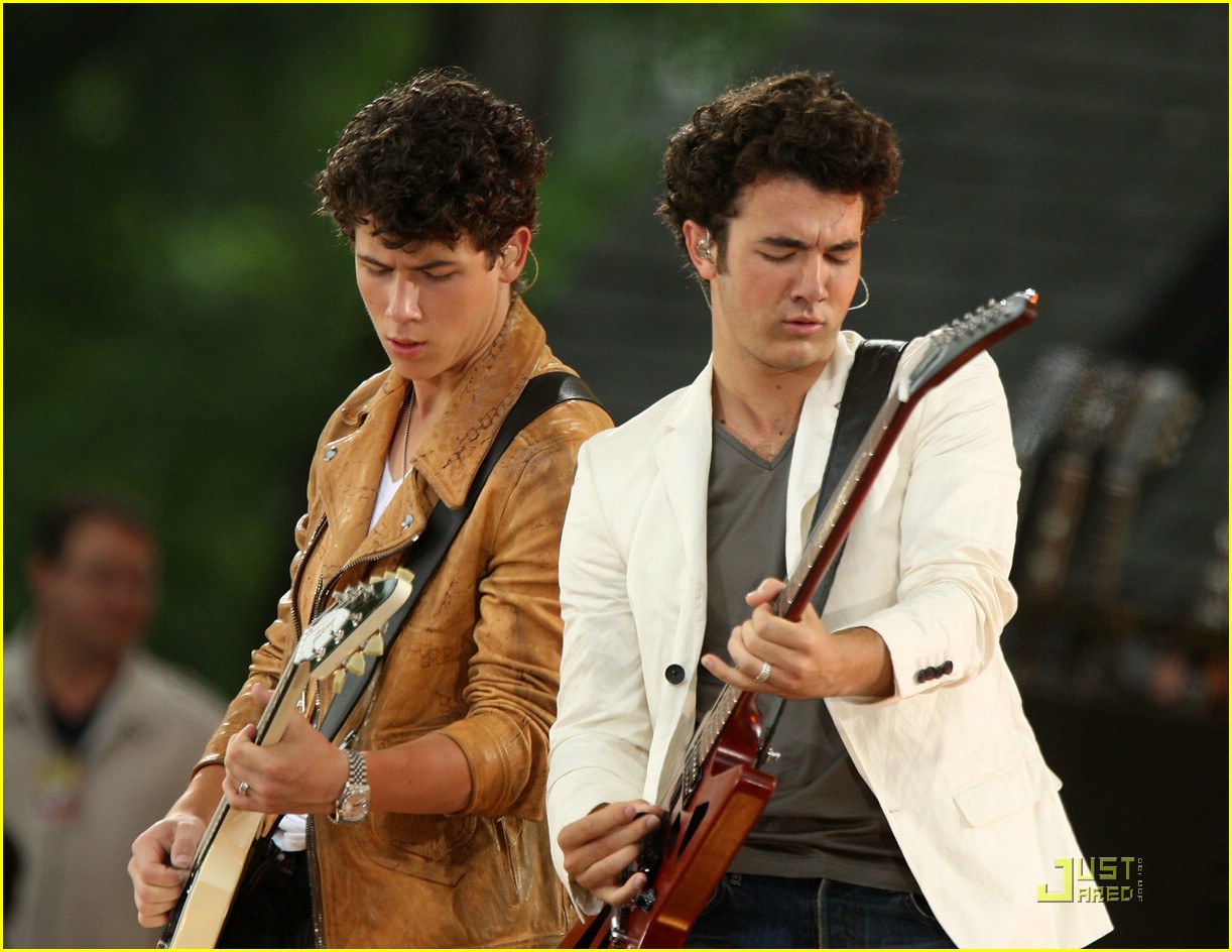 jonas brothers central park party 12