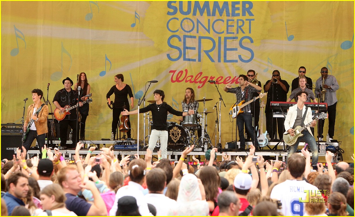 jonas brothers central park party 18