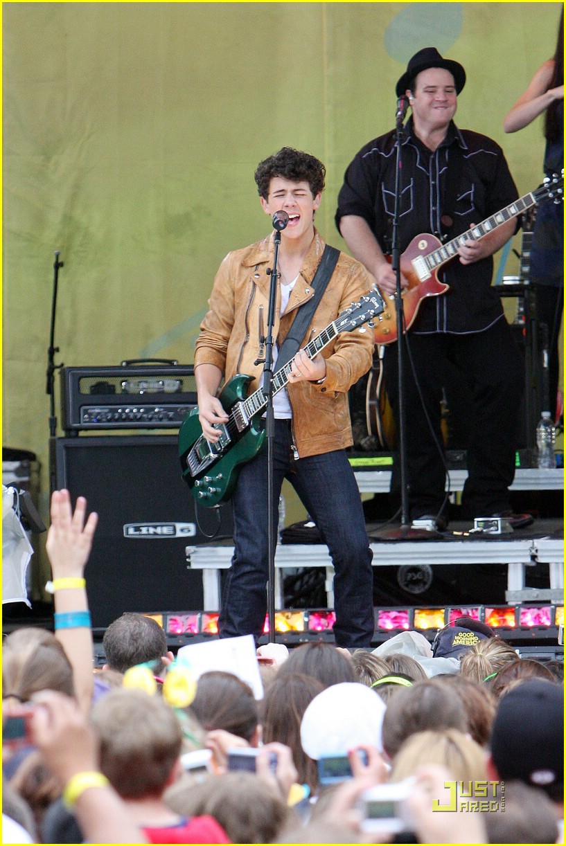 jonas brothers central park party 19