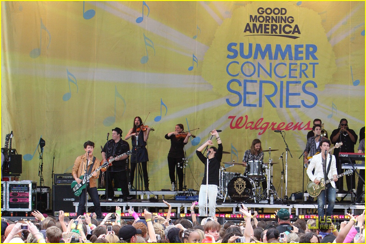jonas brothers central park party 42
