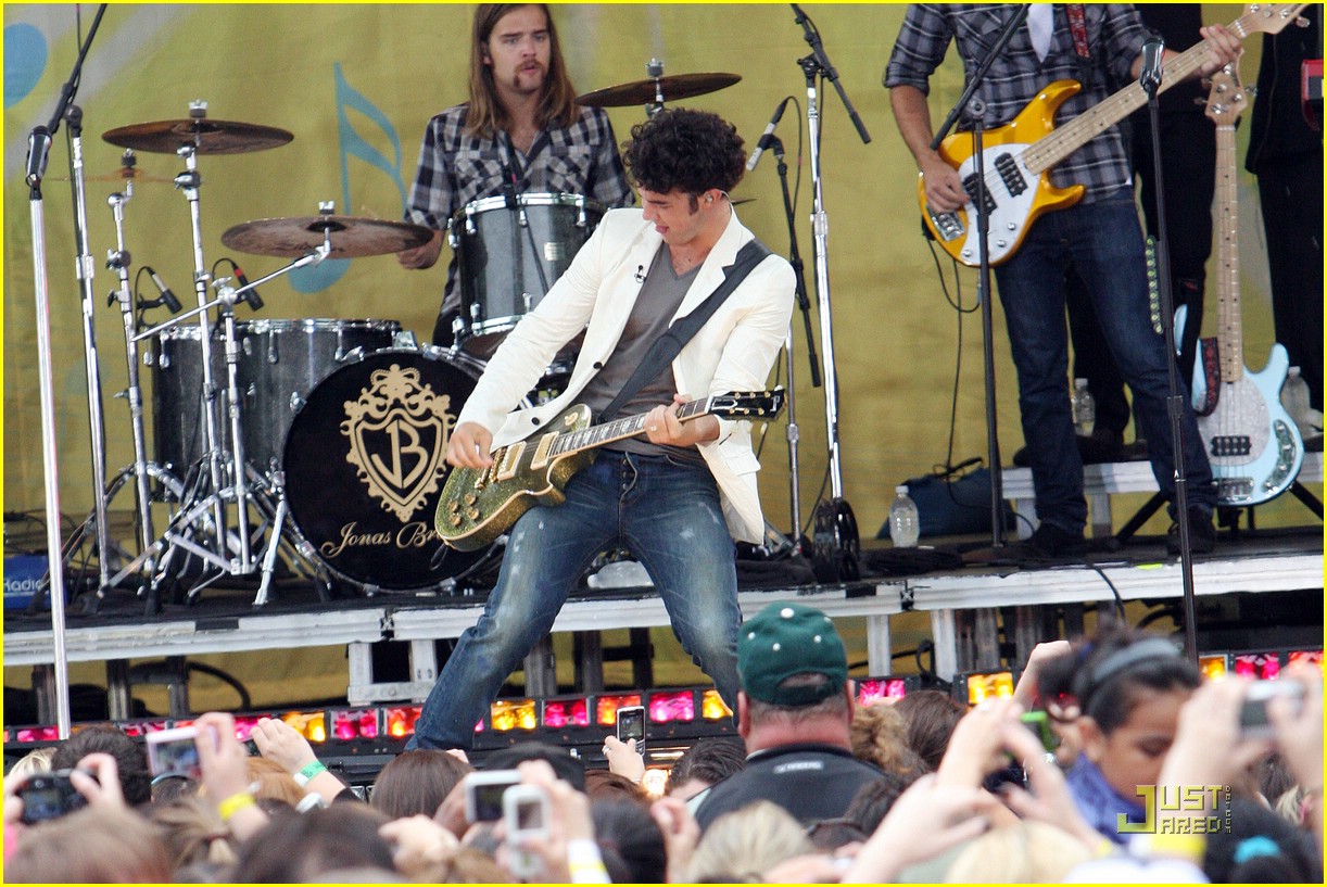 jonas brothers central park party 44