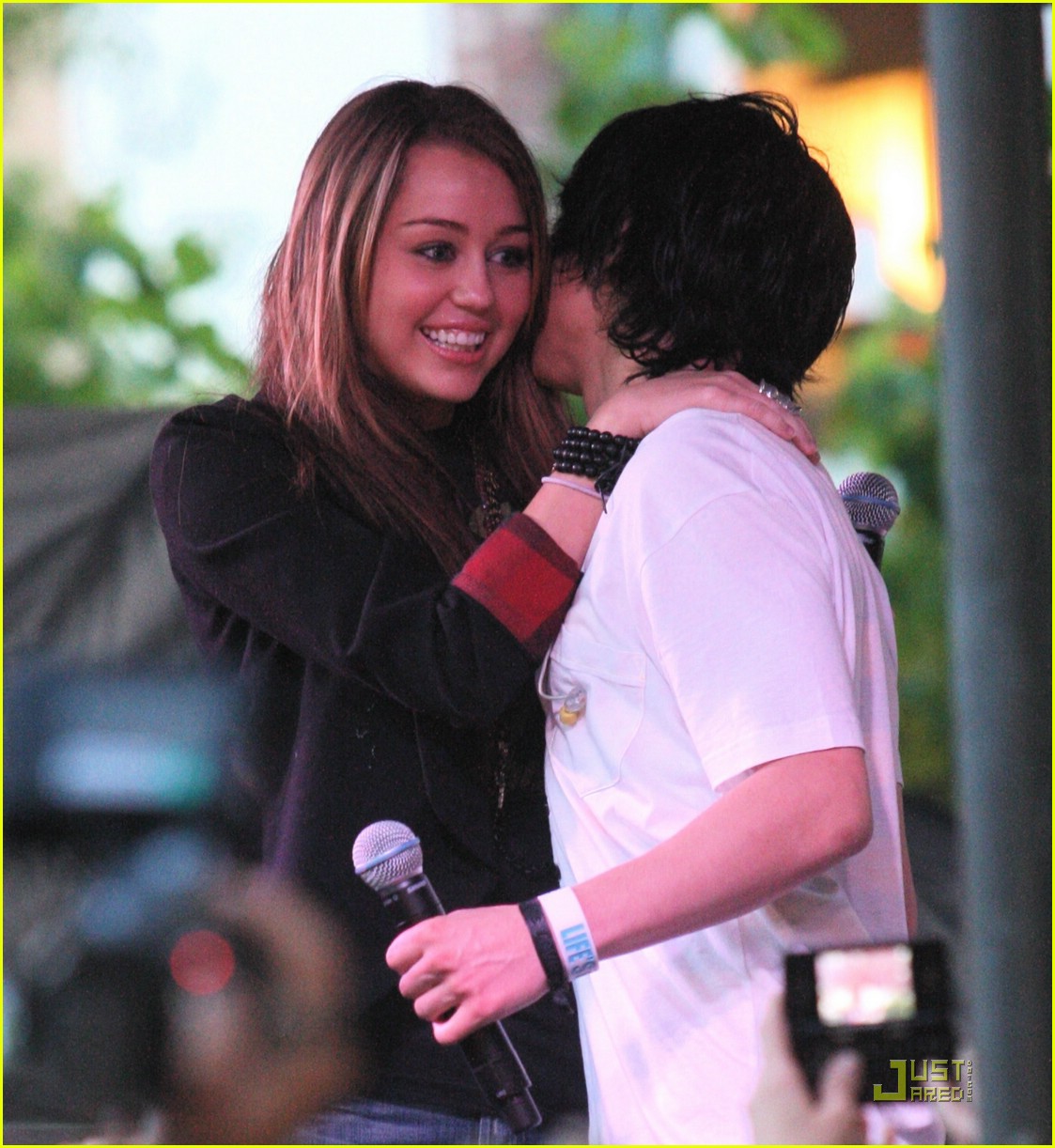 miley cyrus mitchel musso the grove 05