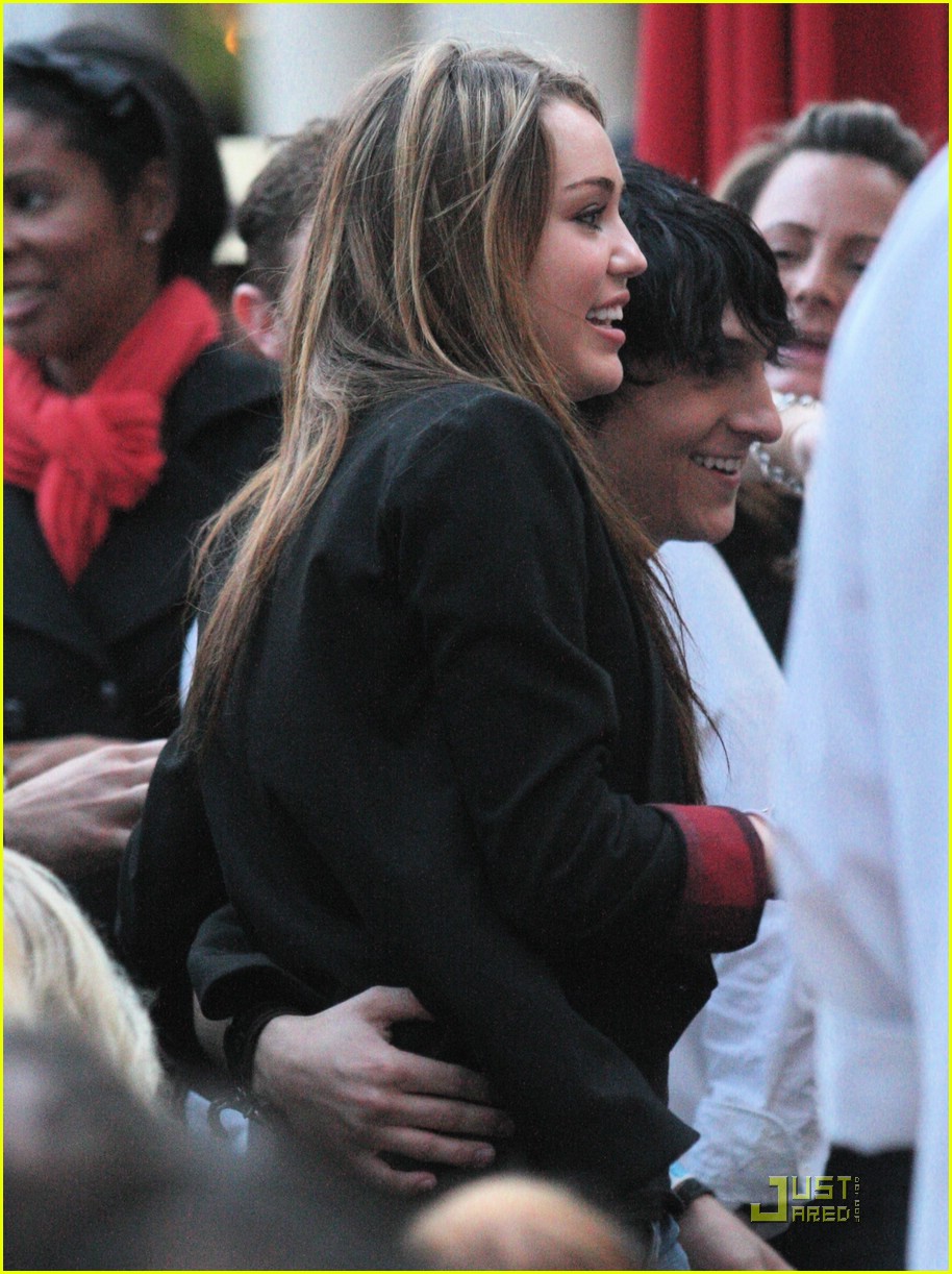 miley cyrus mitchel musso the grove 09
