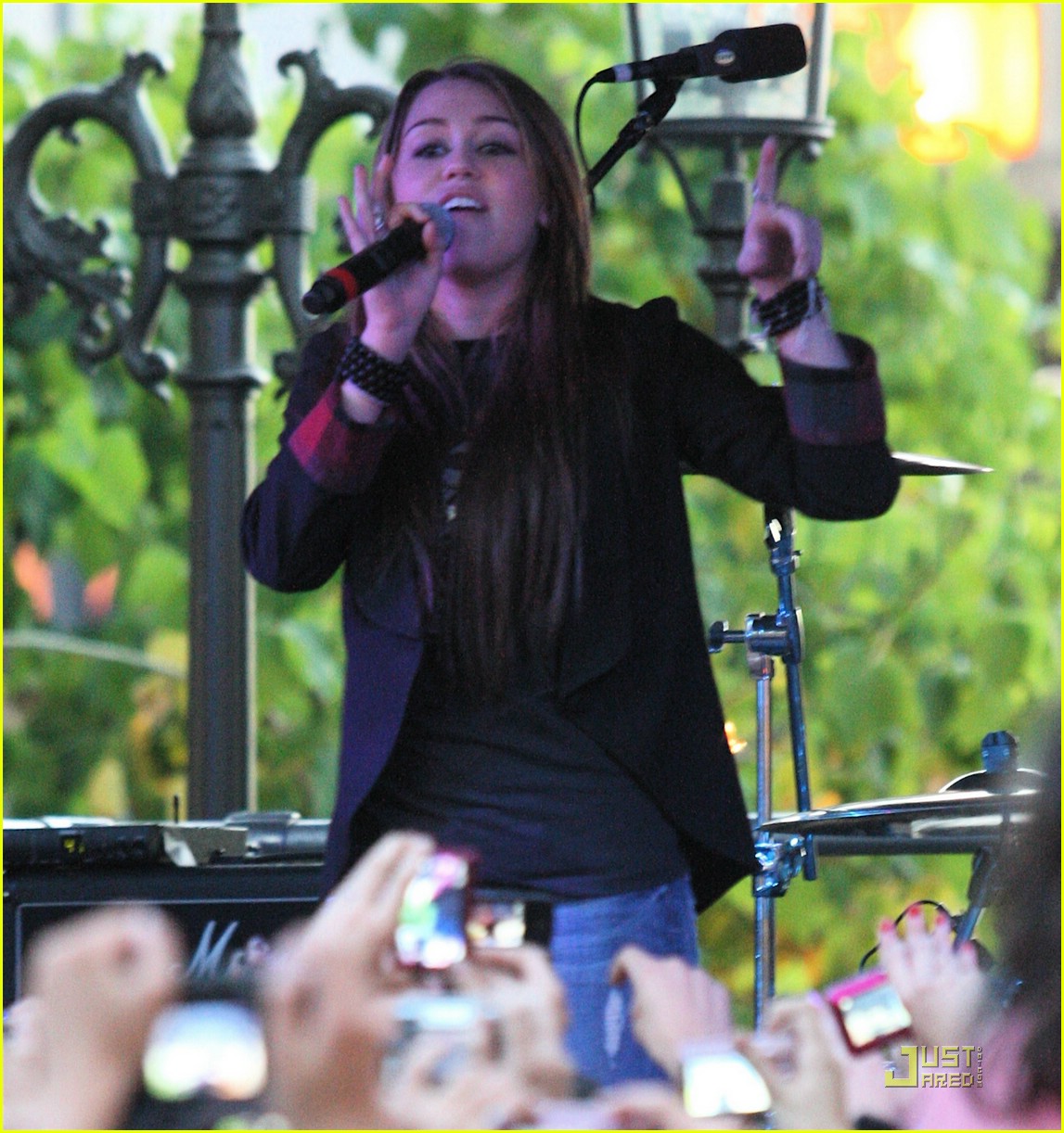 miley cyrus mitchel musso the grove 16