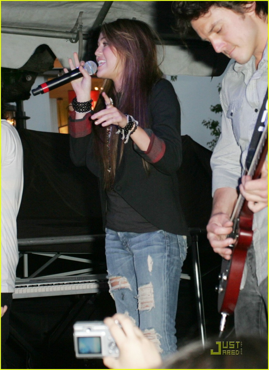 miley cyrus mitchel musso the grove 17