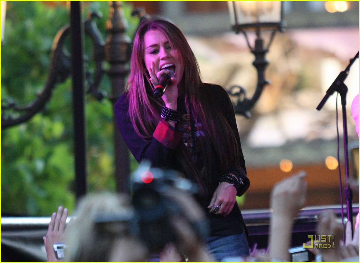 miley cyrus mitchel musso the grove 21