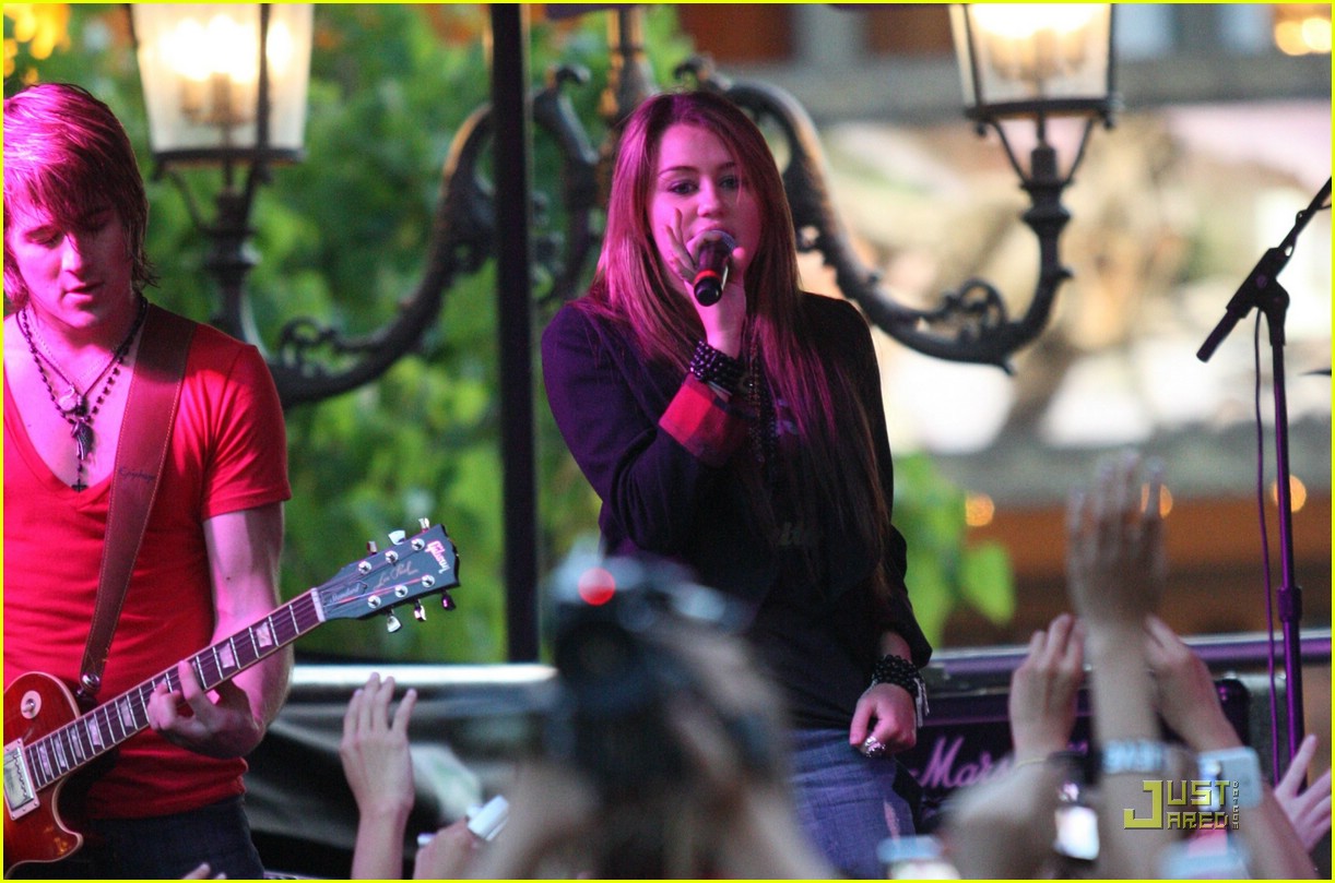 miley cyrus mitchel musso the grove 22