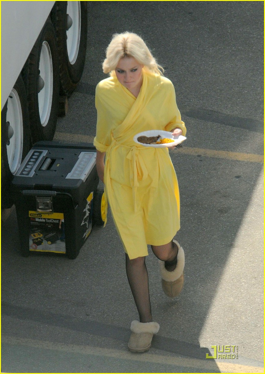 dakota fanning yellow robe 10