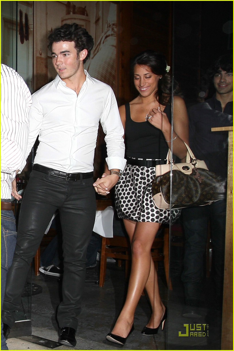 kevin jonas engagement party danielle deleasa 06