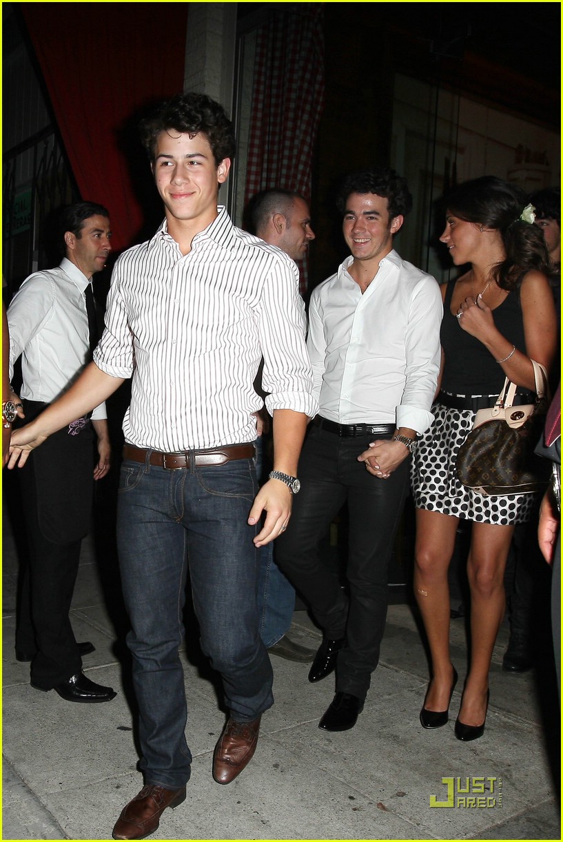 kevin jonas engagement party danielle deleasa 11