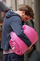 robert pattinson pink sleeping bag 03