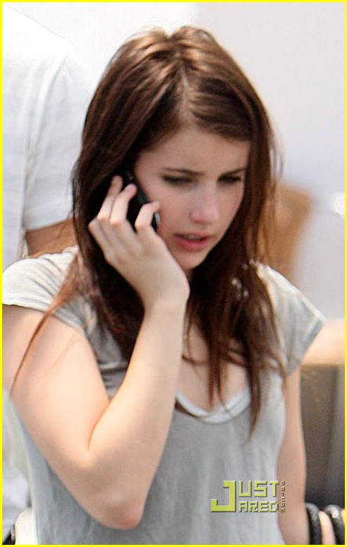 emma roberts cell phone sweet 02
