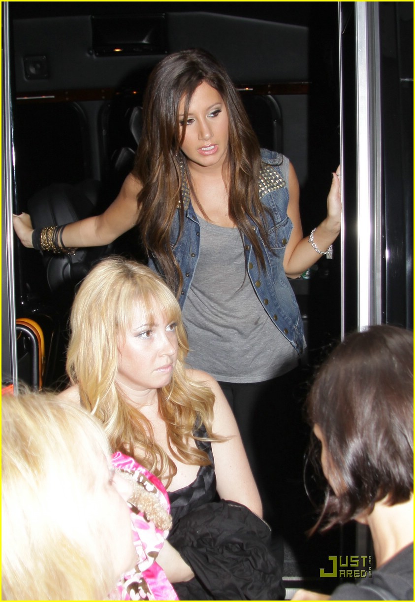 ashley tisdale hot mess moment 17