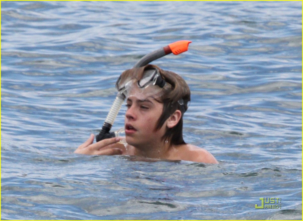 dylan cole sprouse snorkel hawaii 04