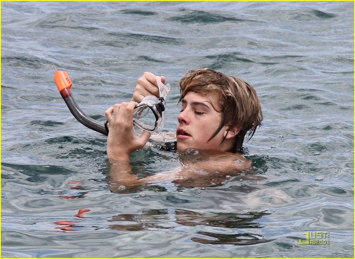 dylan cole sprouse snorkel hawaii 06