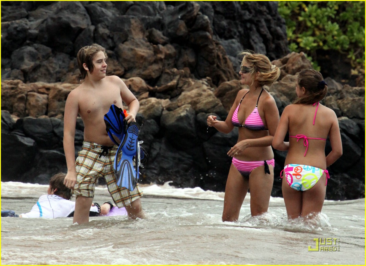 dylan cole sprouse snorkel hawaii 08