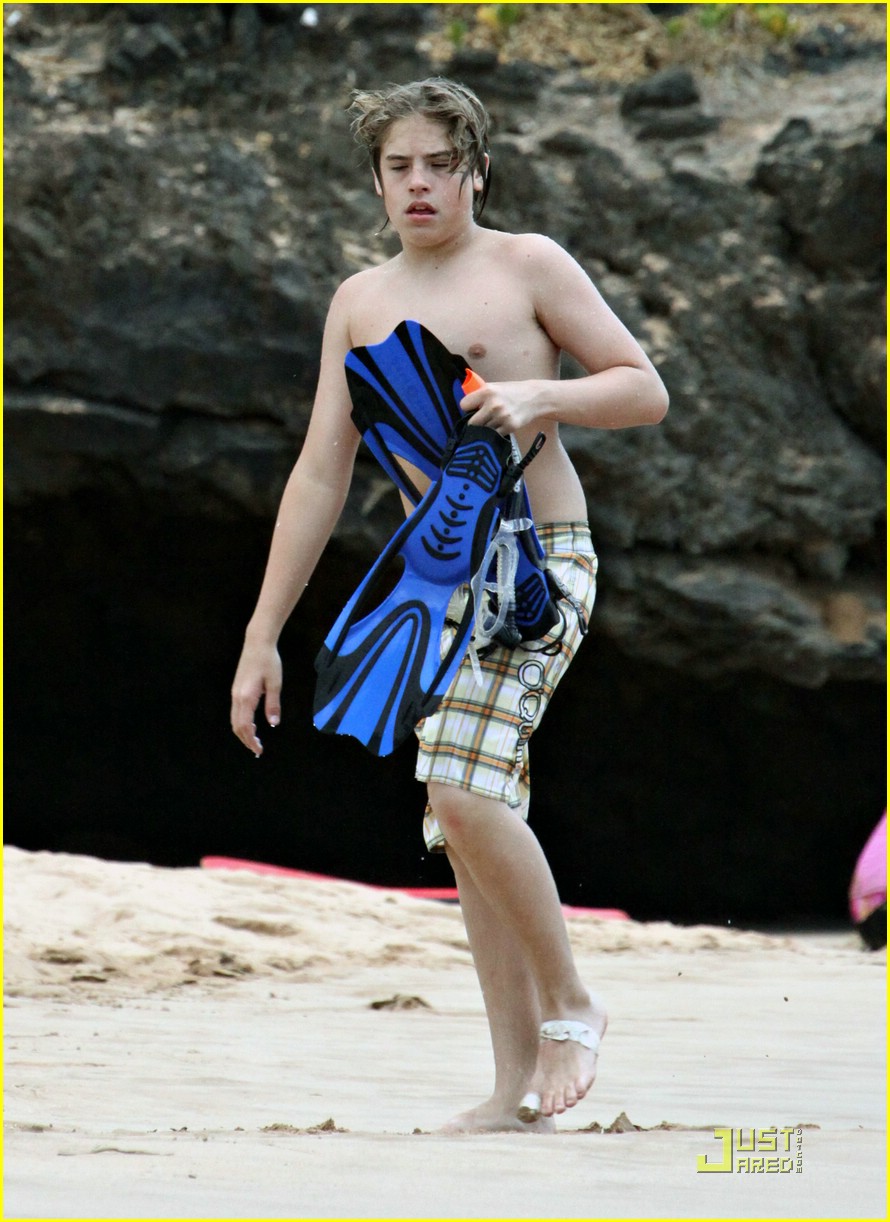 dylan cole sprouse snorkel hawaii 09