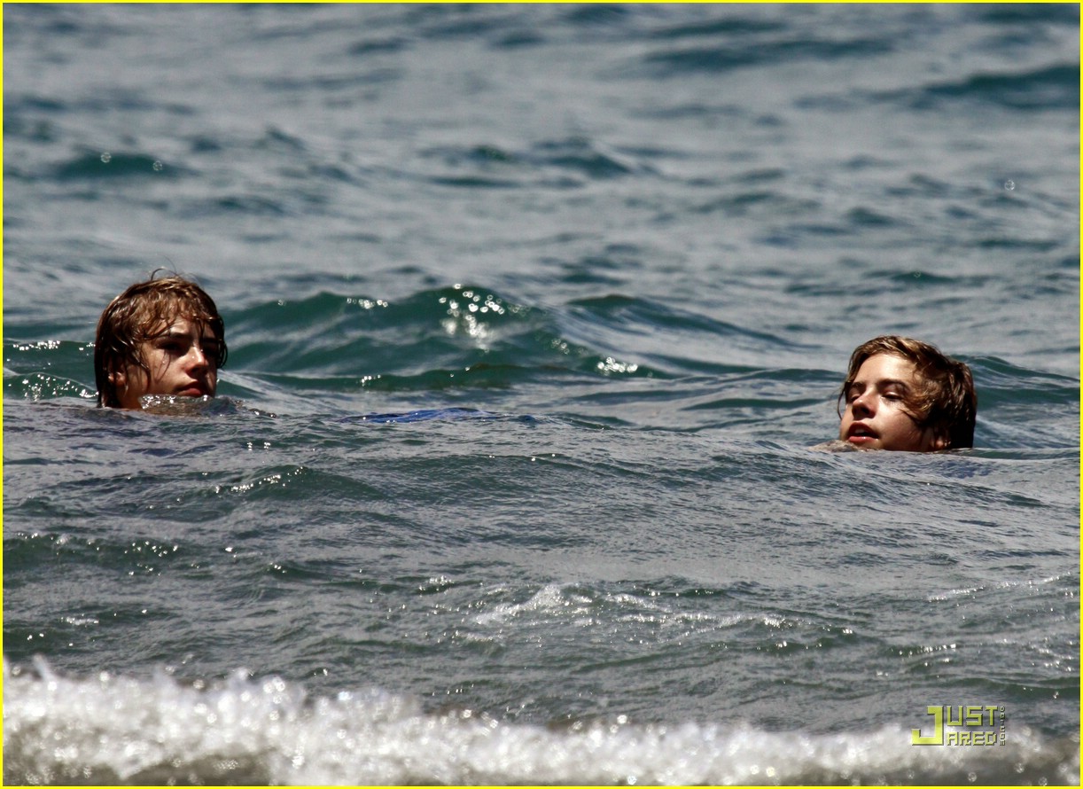 dylan cole sprouse snorkel hawaii 12