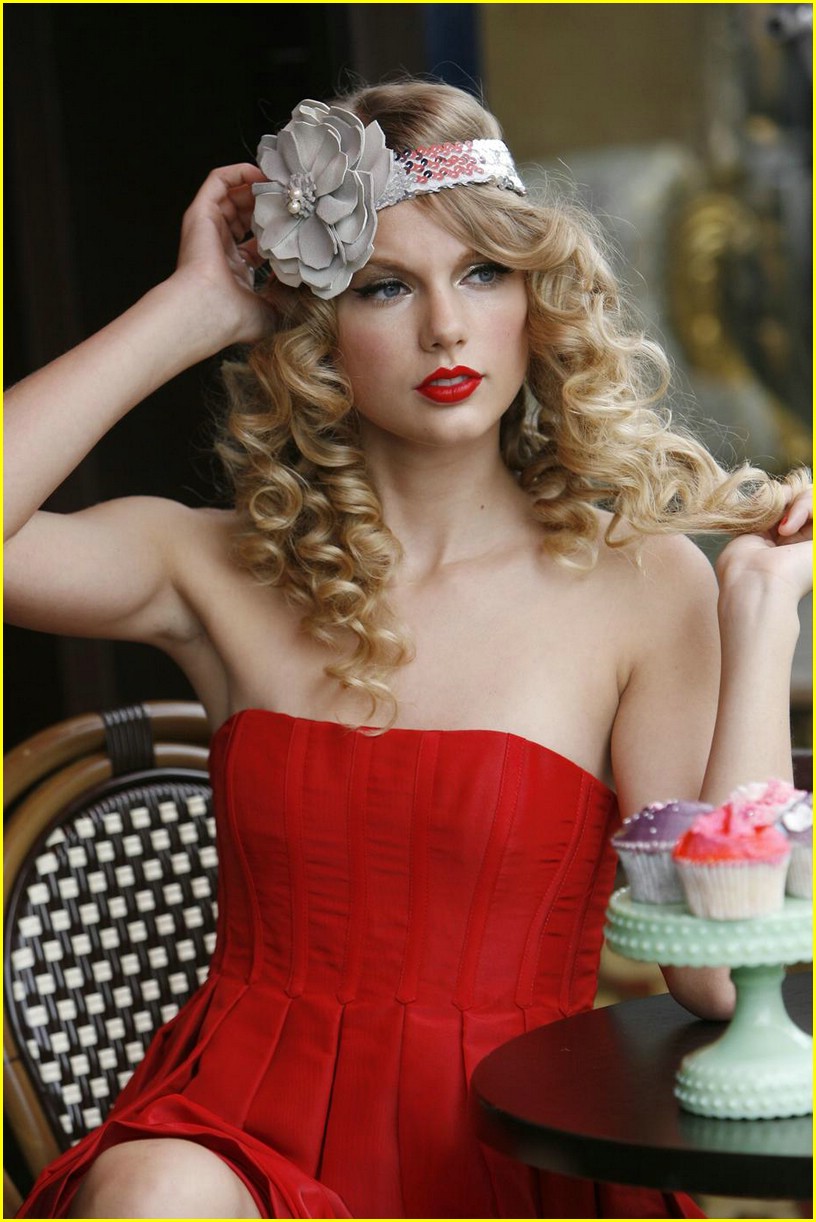 Taylor Swift is Coca-Cola Cute: Photo 264511, Taylor Swift Pictures
