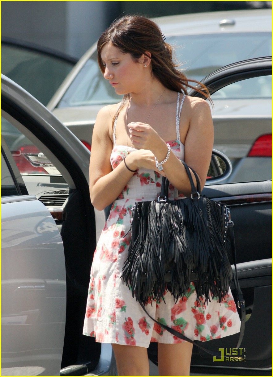 ashley tisdale lisa lunch 01