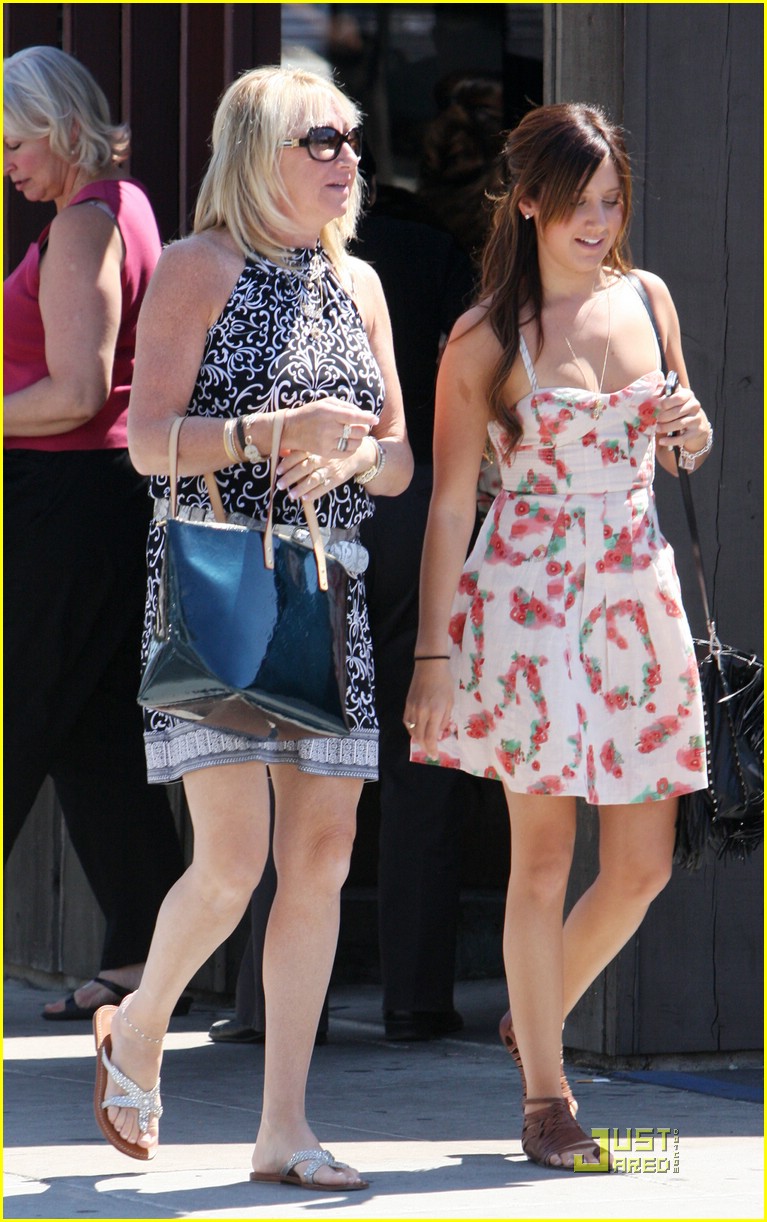 ashley tisdale lisa lunch 02