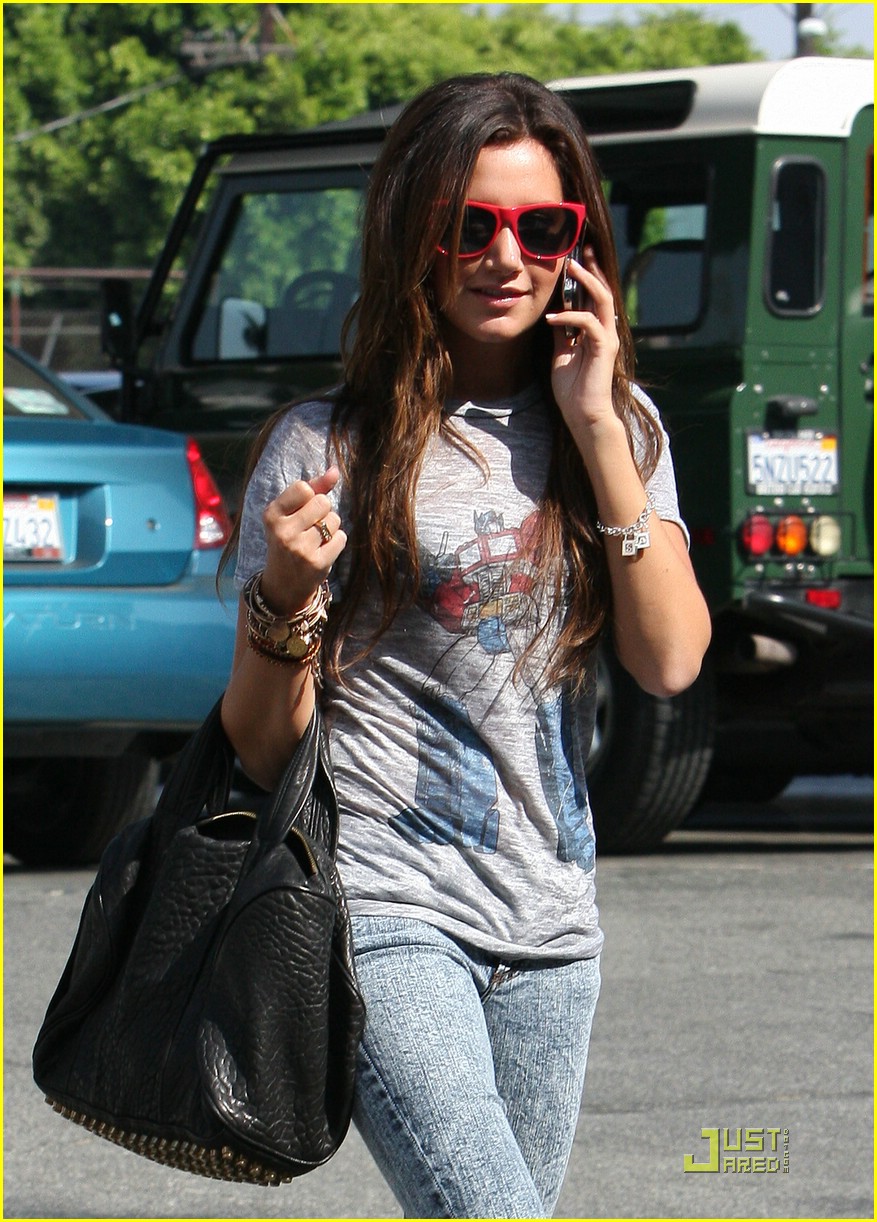 ashley tisdale twitter page 01
