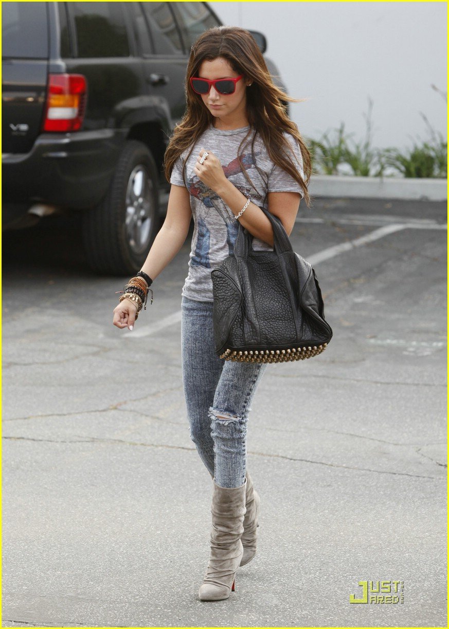 ashley tisdale twitter page 06