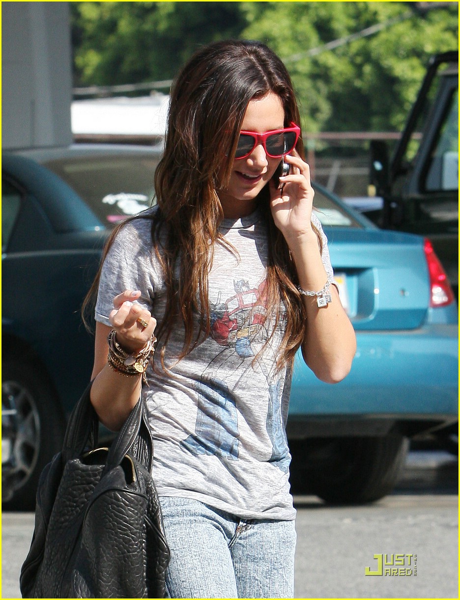ashley tisdale twitter page 09