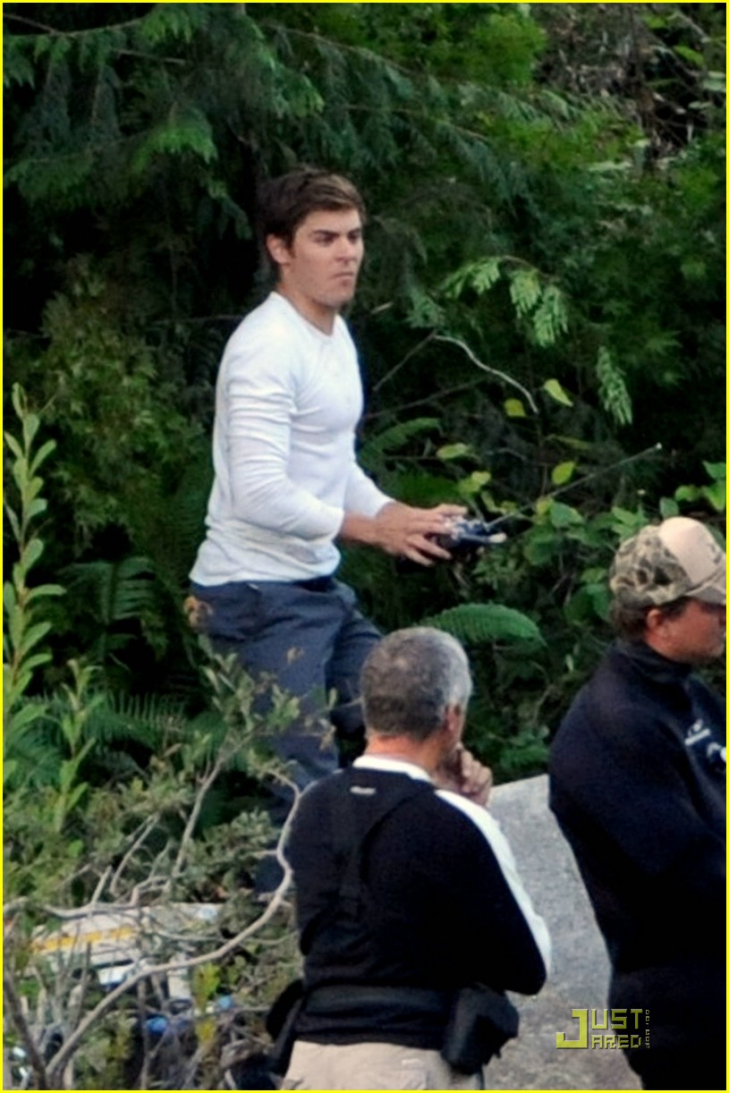 zac efron frequent flyer 04