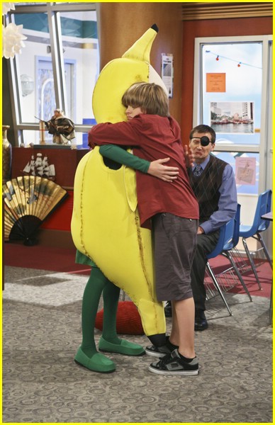 cole sprouse goin bananas 05