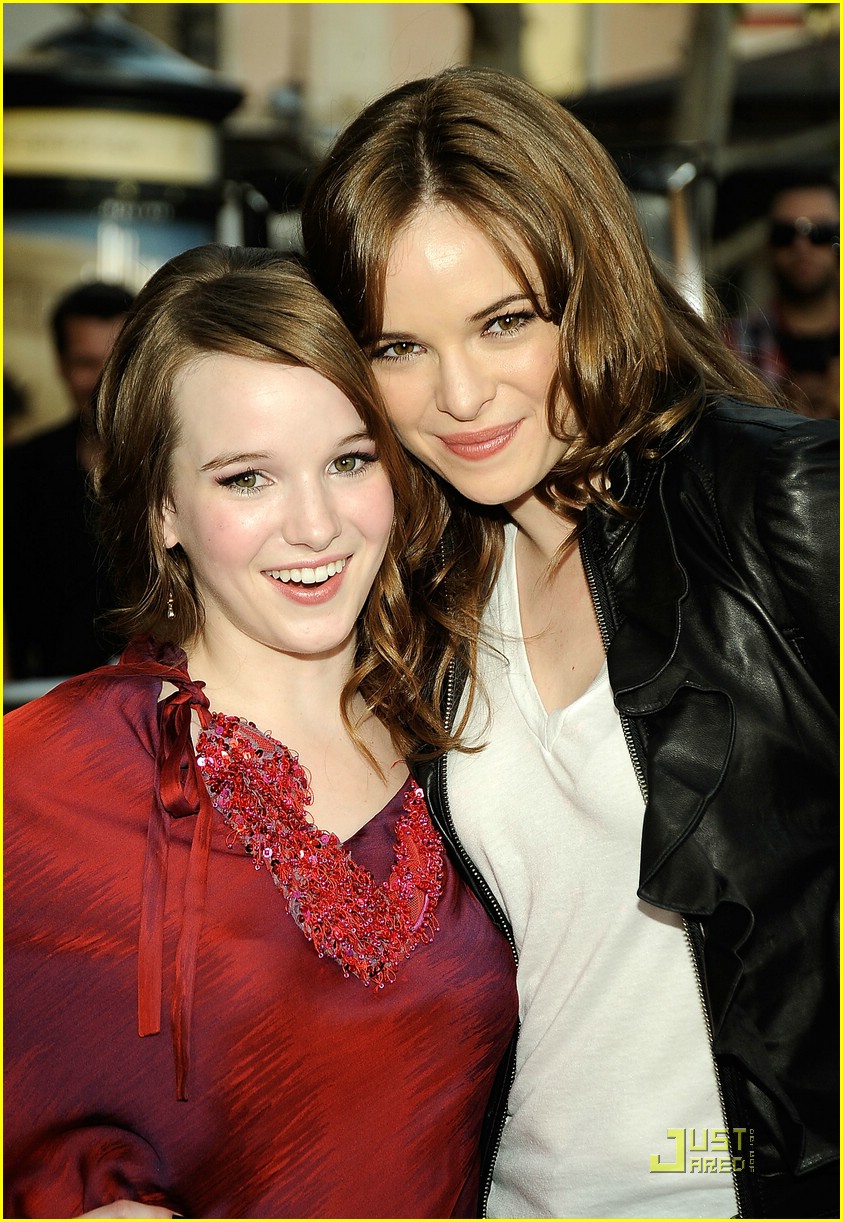 danielle panabaker fame premiere 02