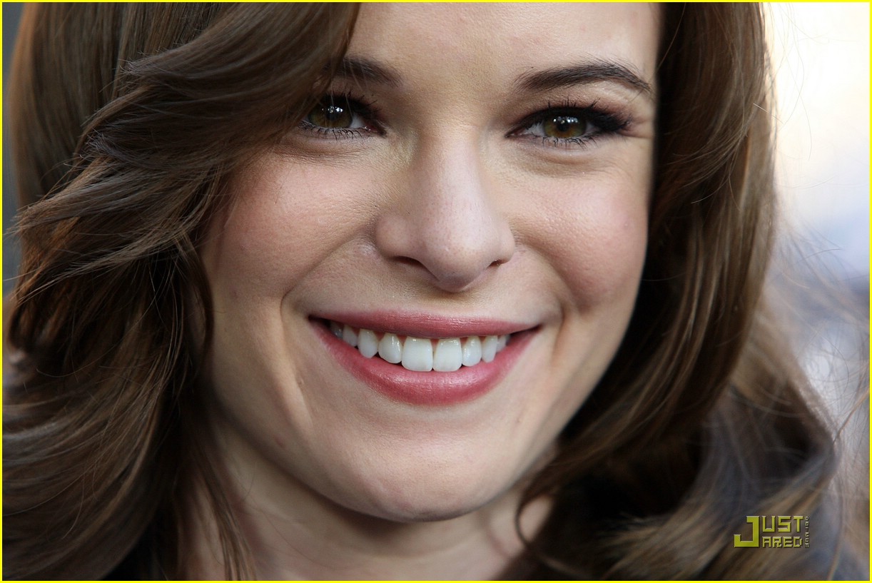 danielle panabaker fame premiere 05