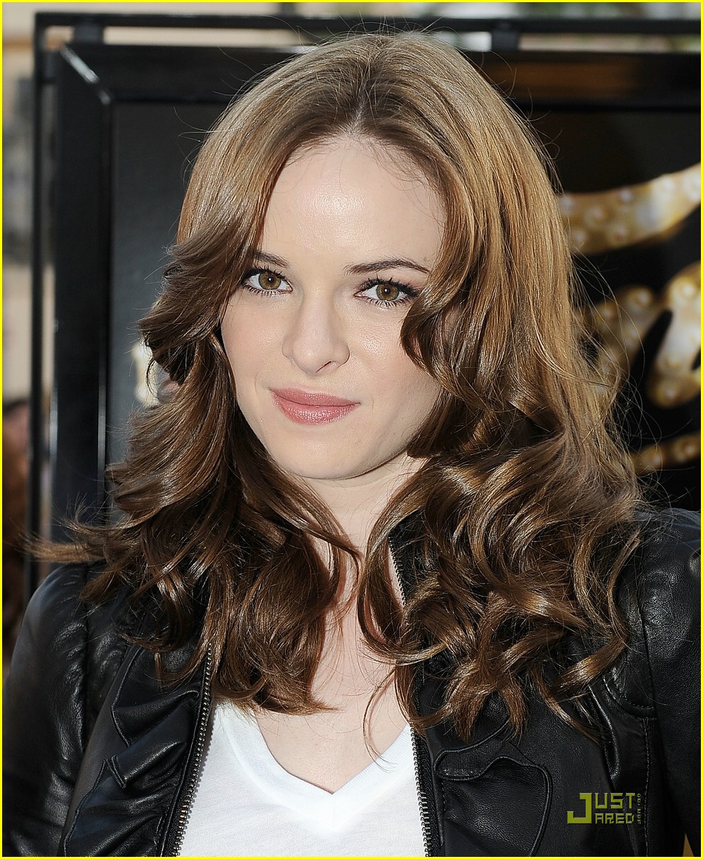 danielle panabaker fame premiere 06