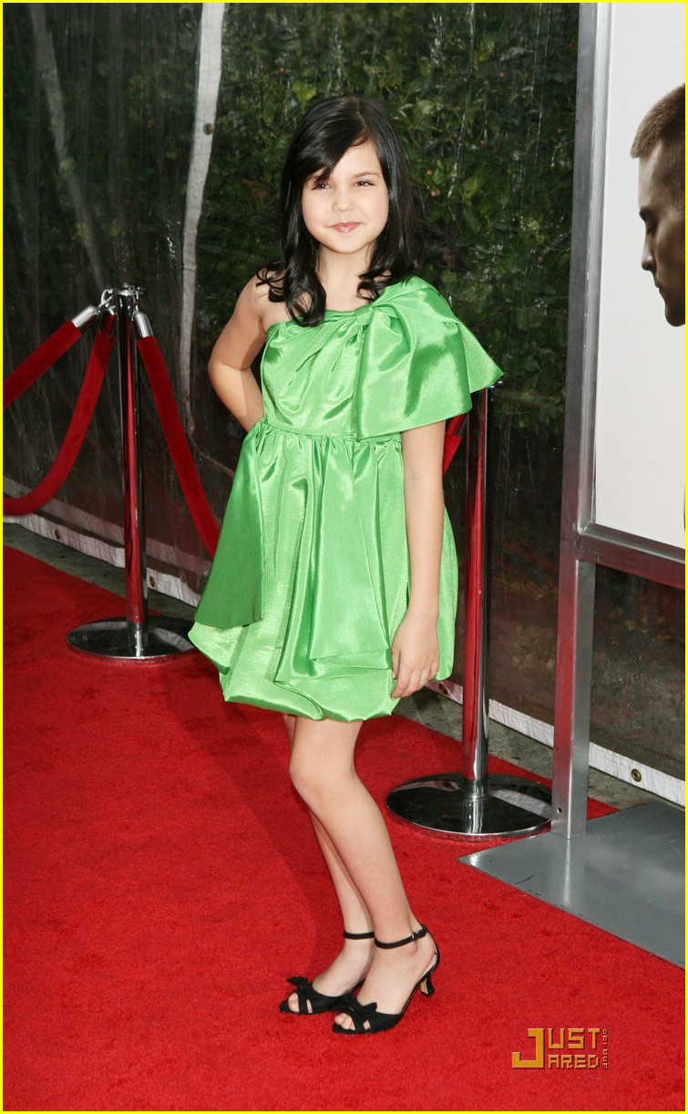 bailee madison brothers premiere 05