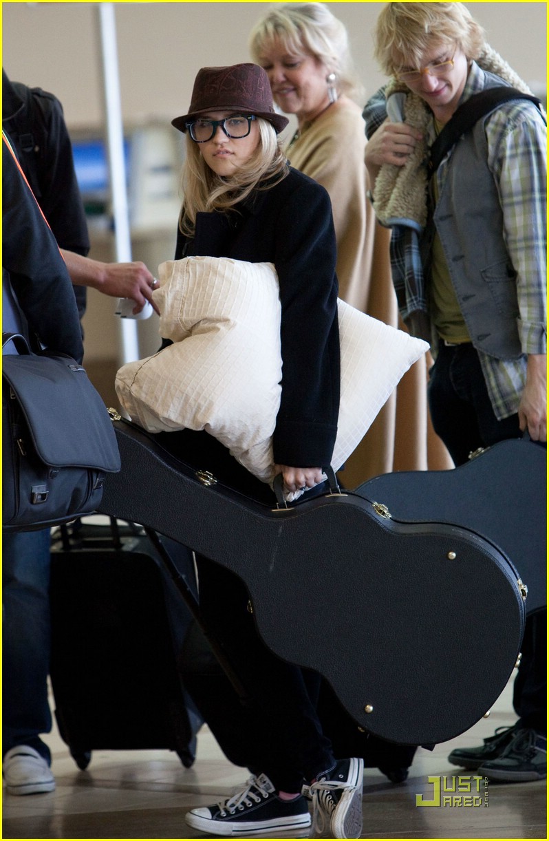 emily osment lax laughy 02