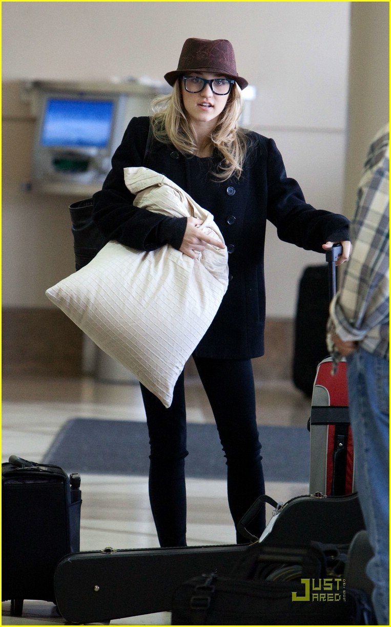 emily osment lax laughy 05