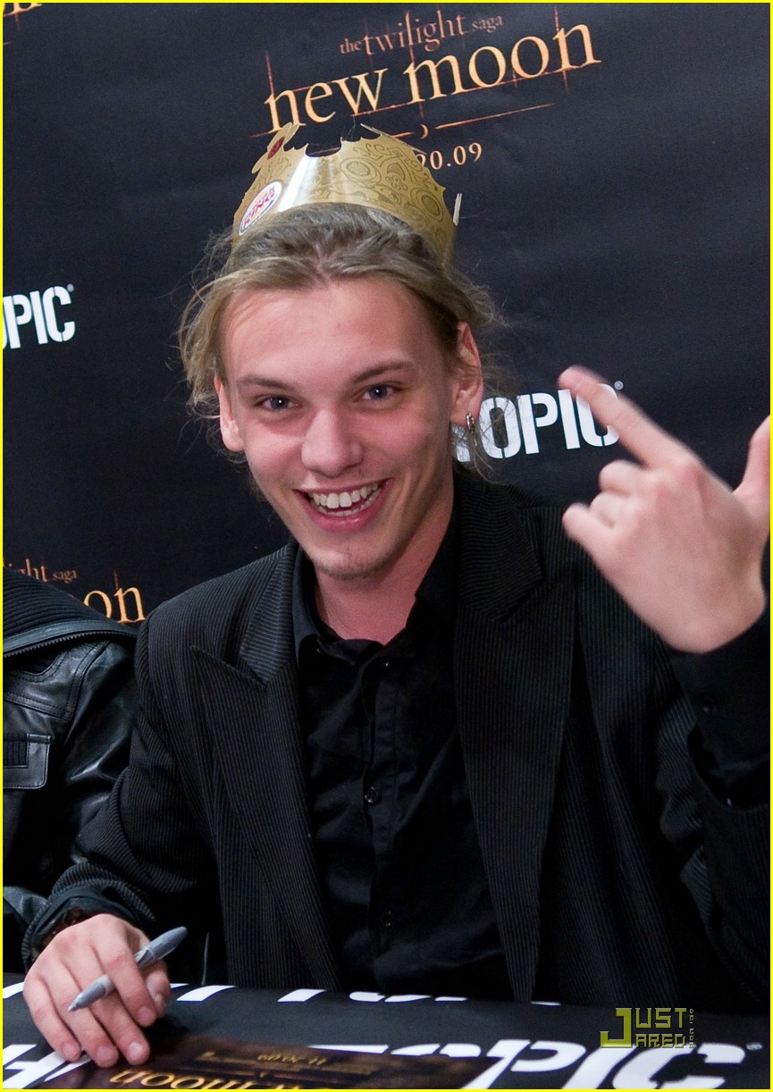 jamie campbell bower hot topic hot 06