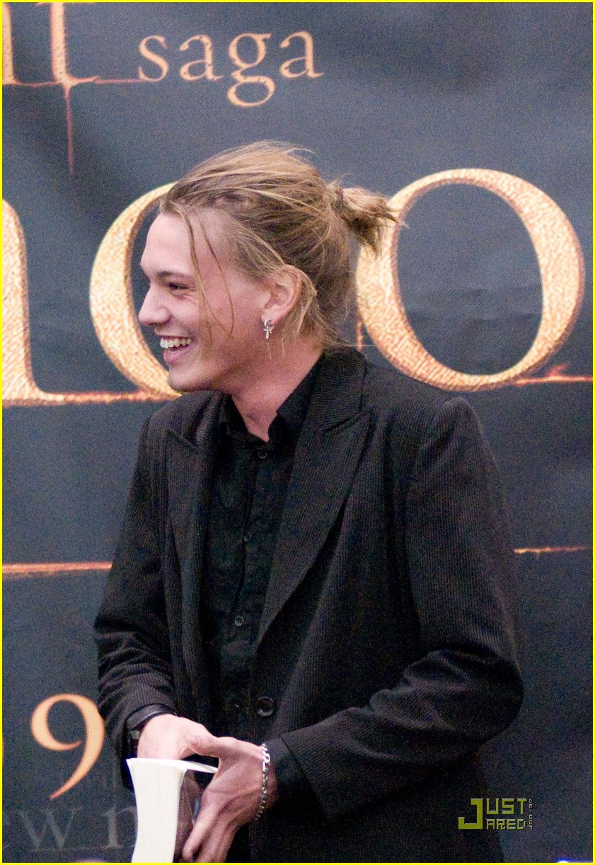 jamie campbell bower hot topic hot 17