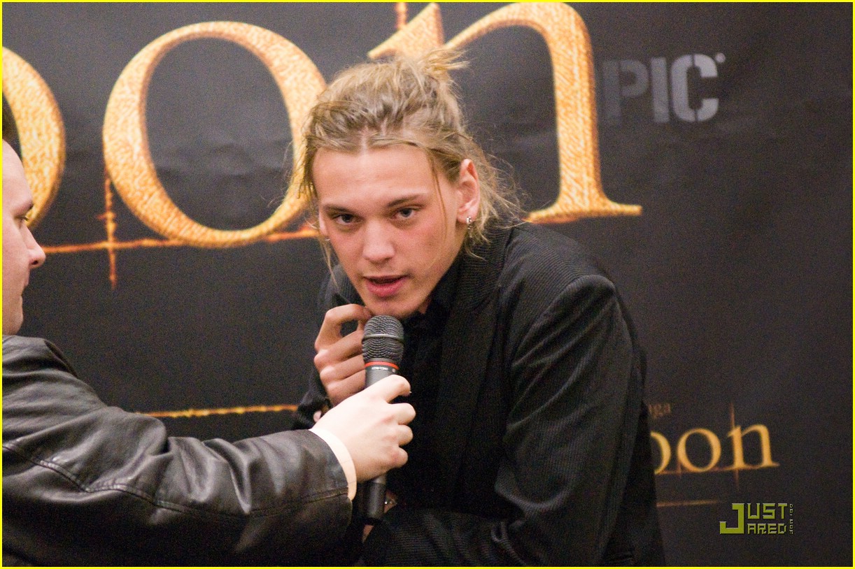 jamie campbell bower hot topic hot 20