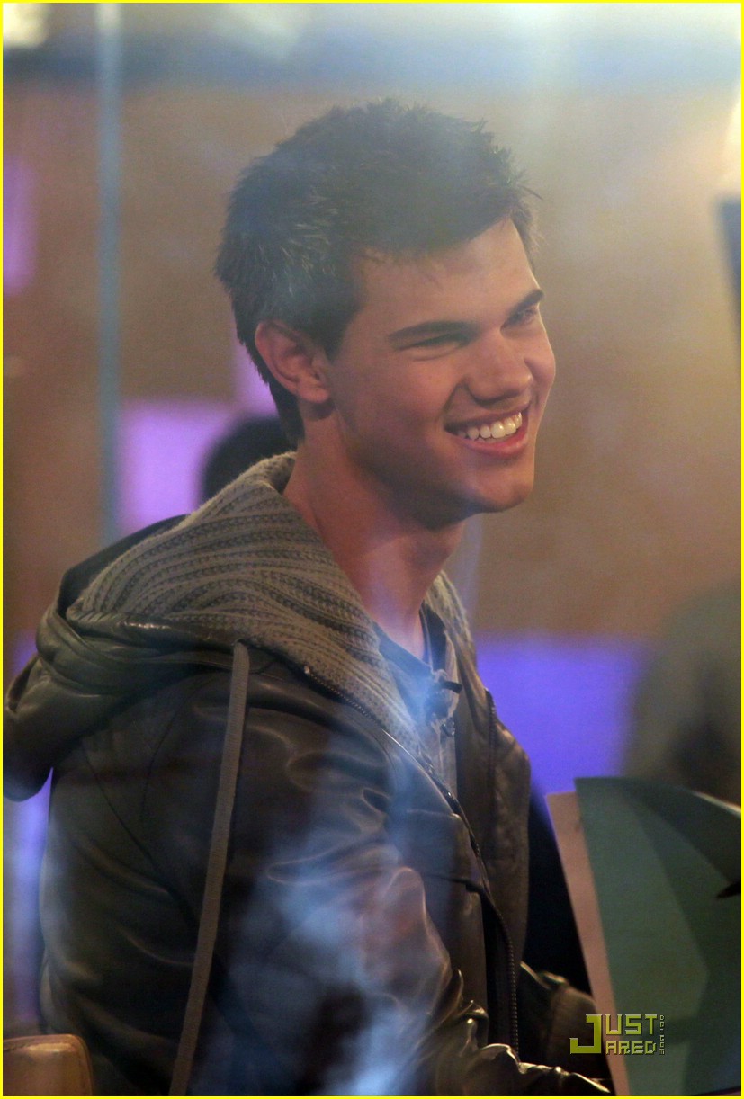 taylor lautner twi day 01