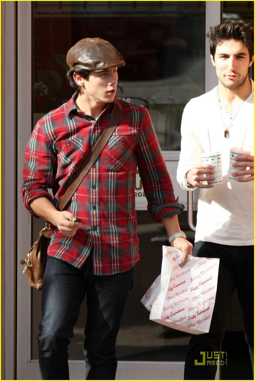 nick jonas in our burger 05